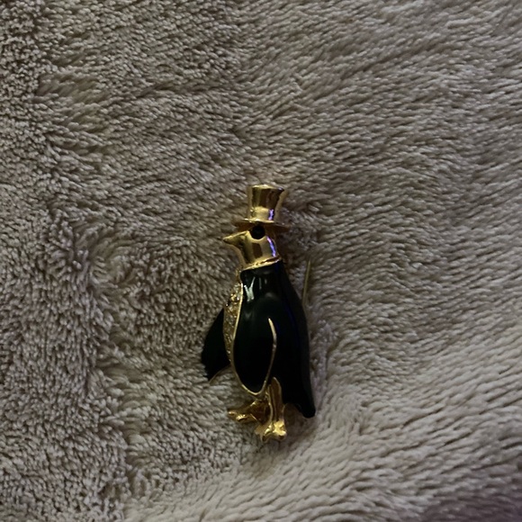 Accessories - Gold and Black Penguin Brooch